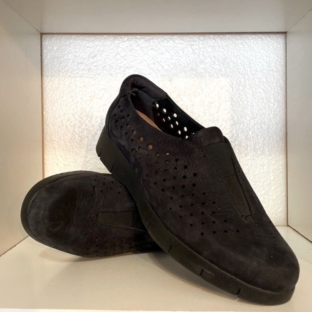Clarks Black Suede Perforated Slip On Comfort Shoes Womens 8.5 Travel Classic